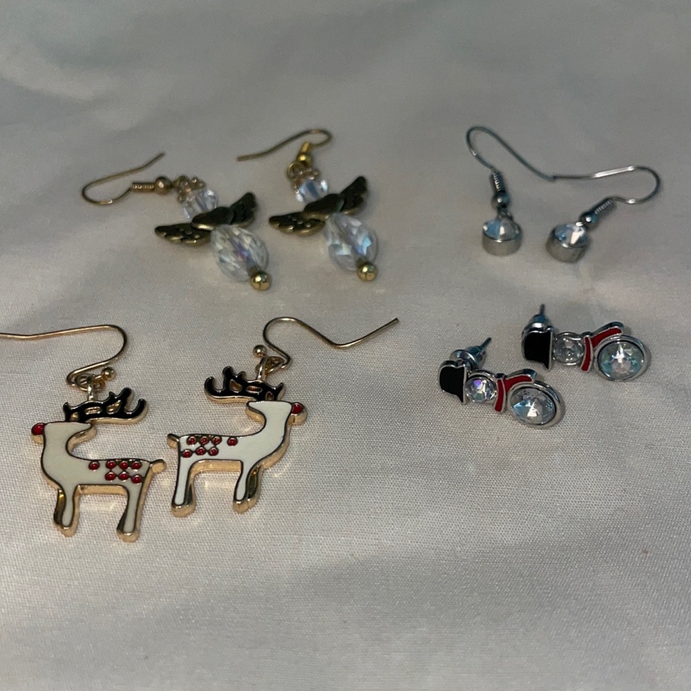 🎄Christmas set!🧑🏻‍🎄 4 pairs of holiday earrings perfect for work parties!